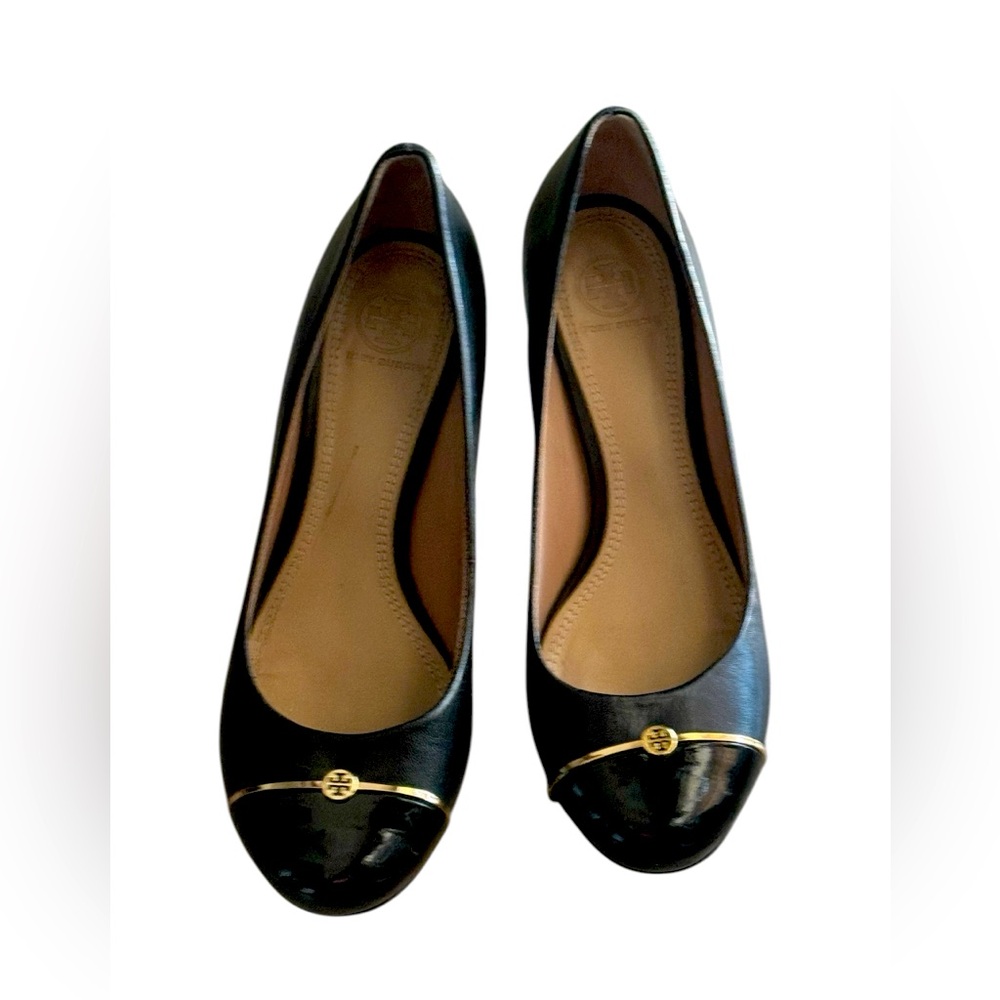 Tory Burch Pacey Cap Toe Pumps Heels Black Leather Logo Medallion Block Size 9M
